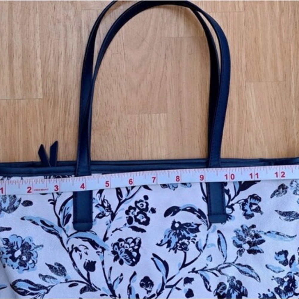 Vera Bradley "Perennially Cream" Pattern Blue Floral Purse - Picture 10 of 13